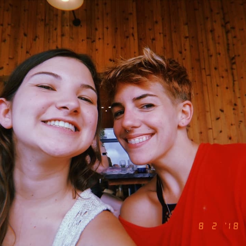 Meet your Posher, Caitlin